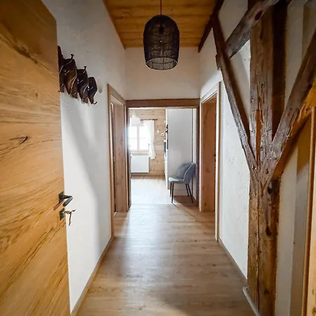 Peer Alm Han/Misafirhane Navis