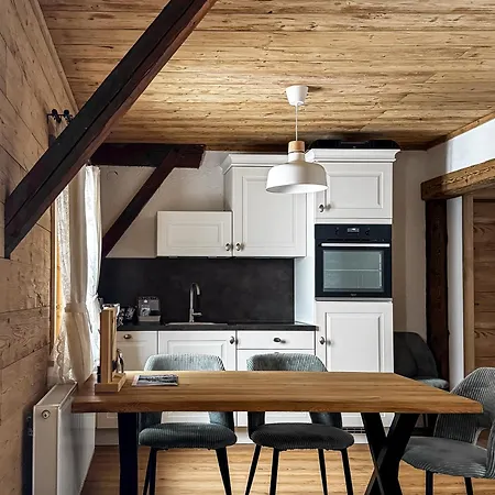 Han/Misafirhane Peer Alm *