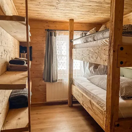 Han/Misafirhane Peer Alm