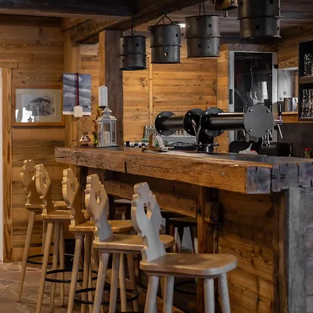 Han/Misafirhane Peer Alm