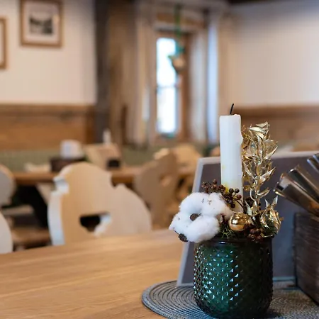 Han/Misafirhane Peer Alm *