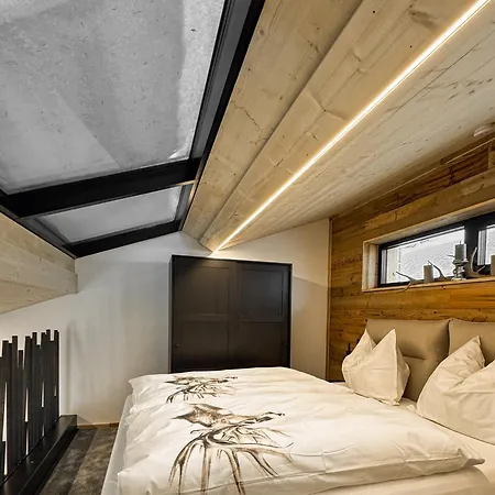 Peer Alm Han/Misafirhane Navis