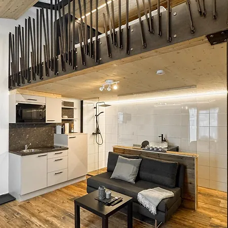 Han/Misafirhane Peer Alm *