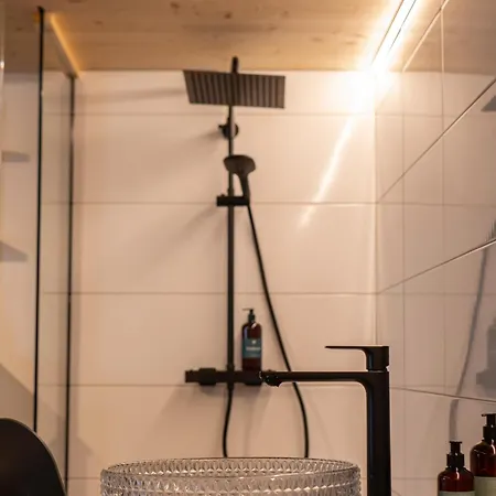 Peer Alm Han/Misafirhane *