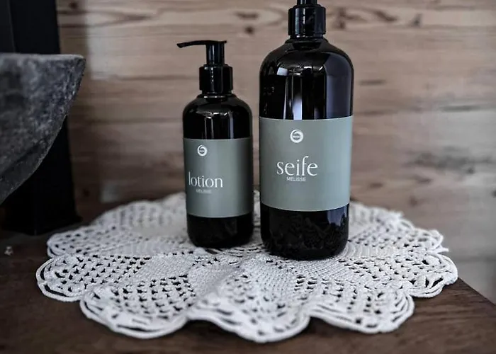 אורחן Peer Alm *