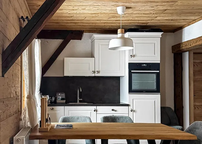 אורחן Peer Alm *