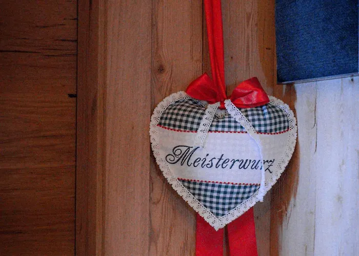 אורחן Peer Alm Navis