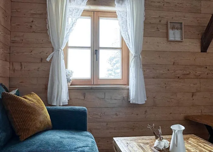 אורחן Peer Alm *