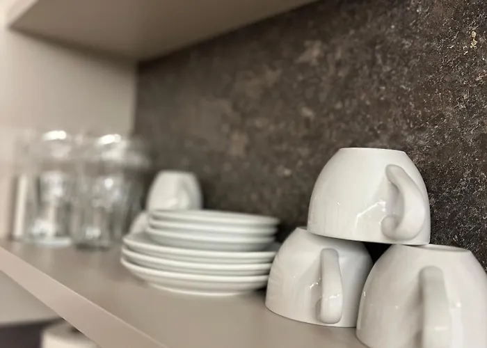 Peer Alm אורחן *