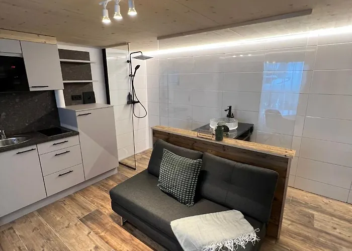 여관 Peer Alm Navis